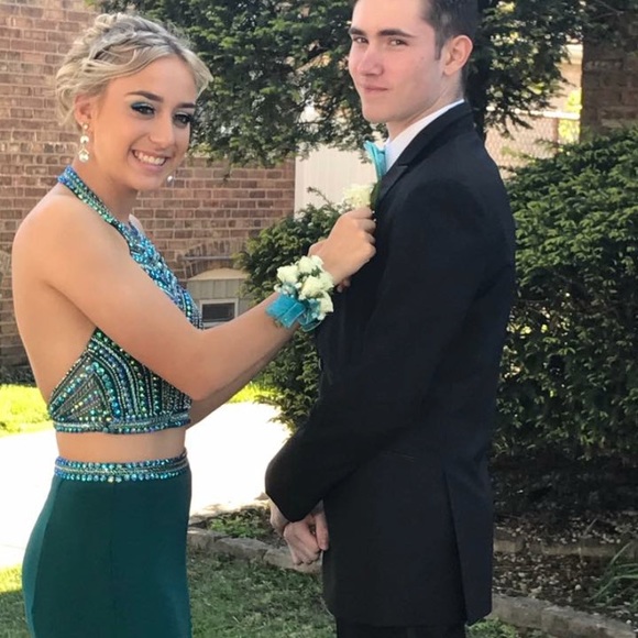 TWO PIECE GREEN/BLUE PROM DRESS - Picture 2 of 8